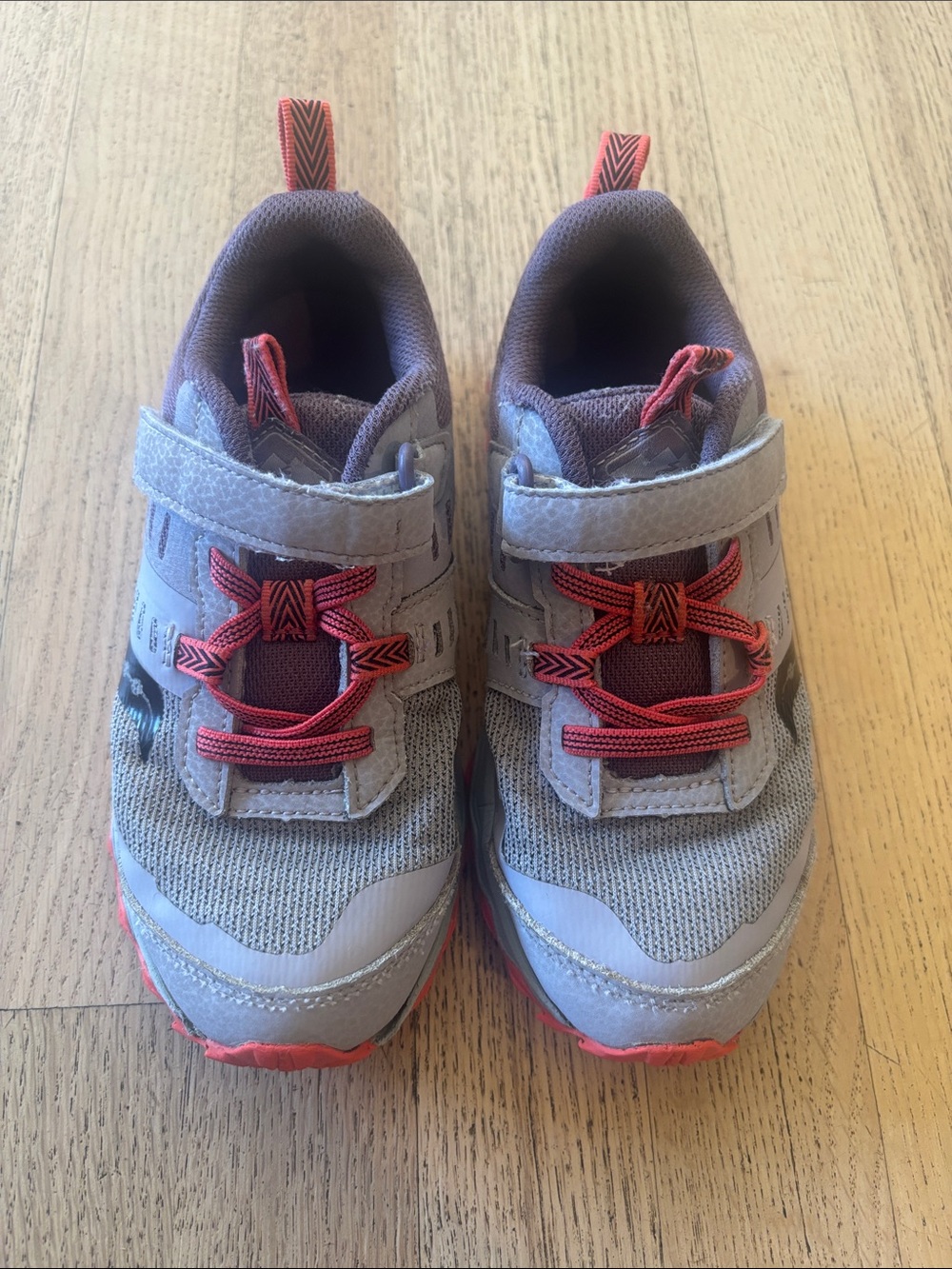 Saucony Peregrine 10 Kids Gray and Coral Hiking Shoes